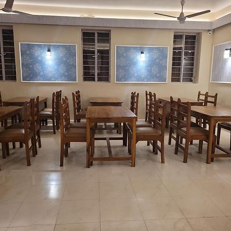Hotel Ananda Kashi Варанаси Екстериор снимка