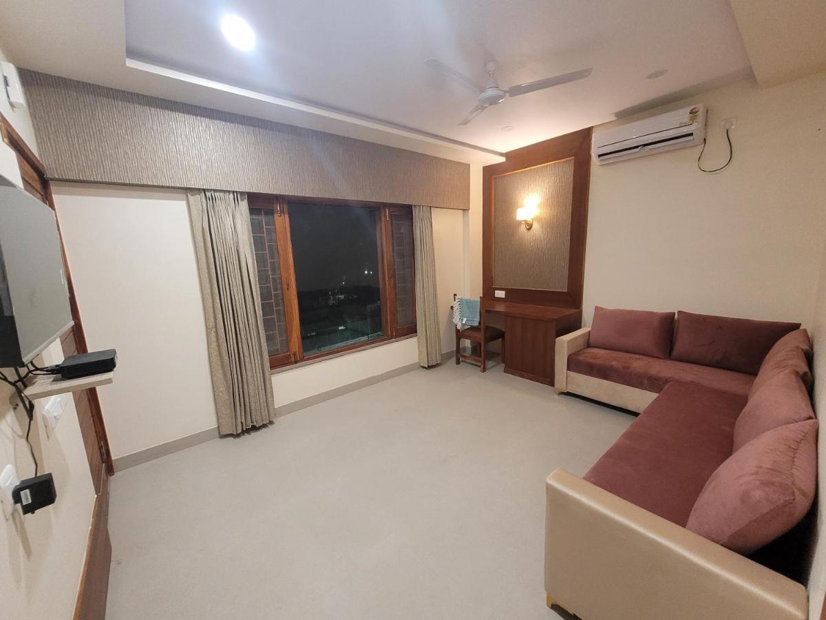 Hotel Ananda Kashi Варанаси Екстериор снимка