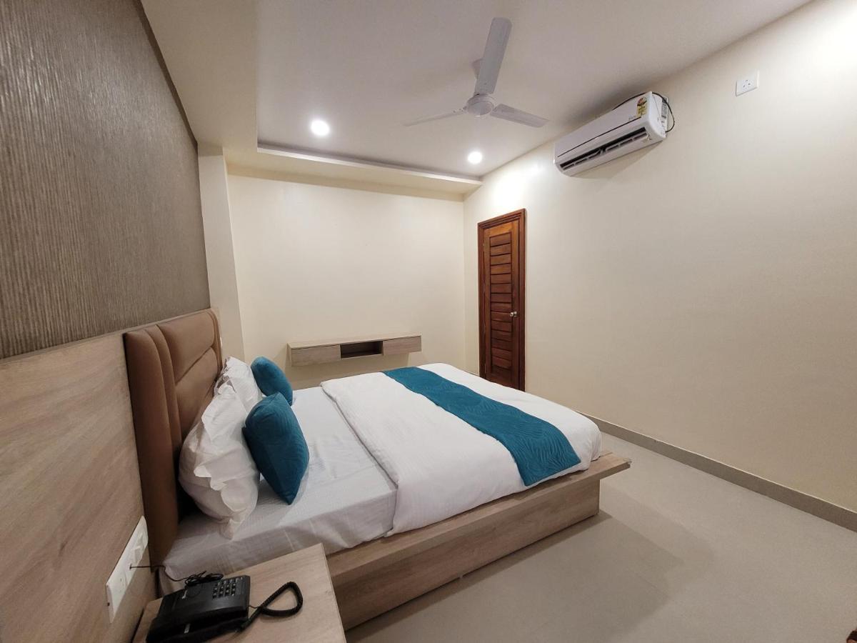 Hotel Ananda Kashi Варанаси Екстериор снимка