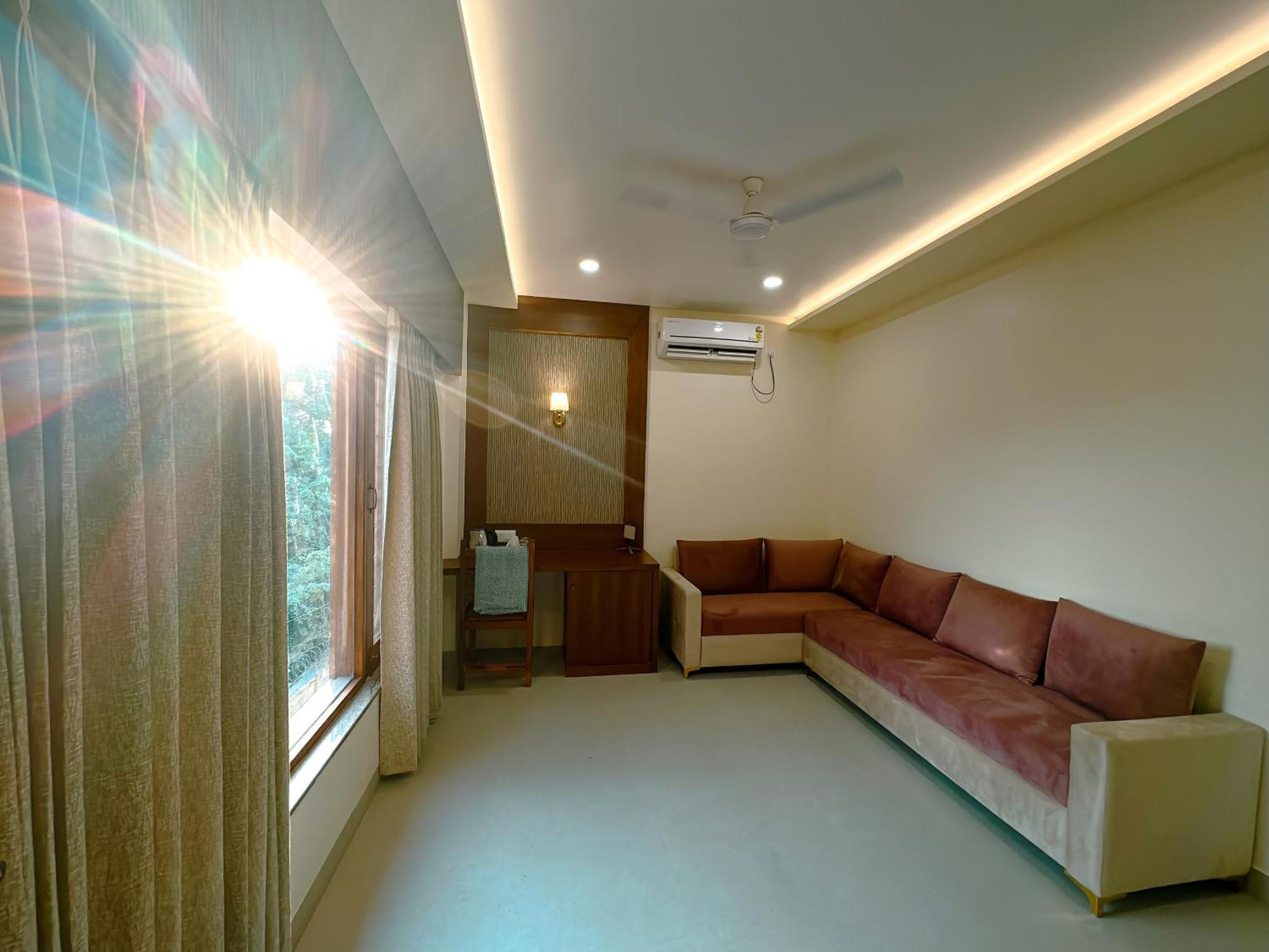 Hotel Ananda Kashi Варанаси Екстериор снимка