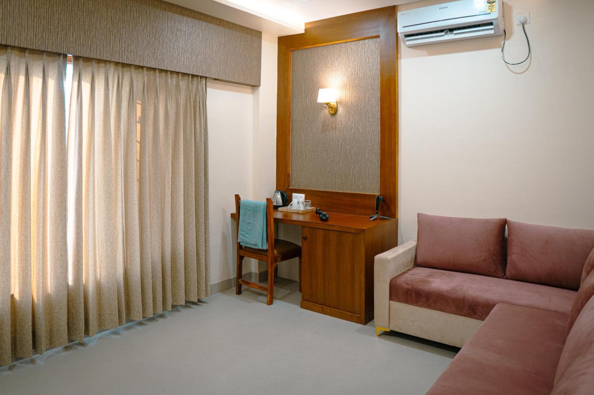Hotel Ananda Kashi Варанаси Екстериор снимка