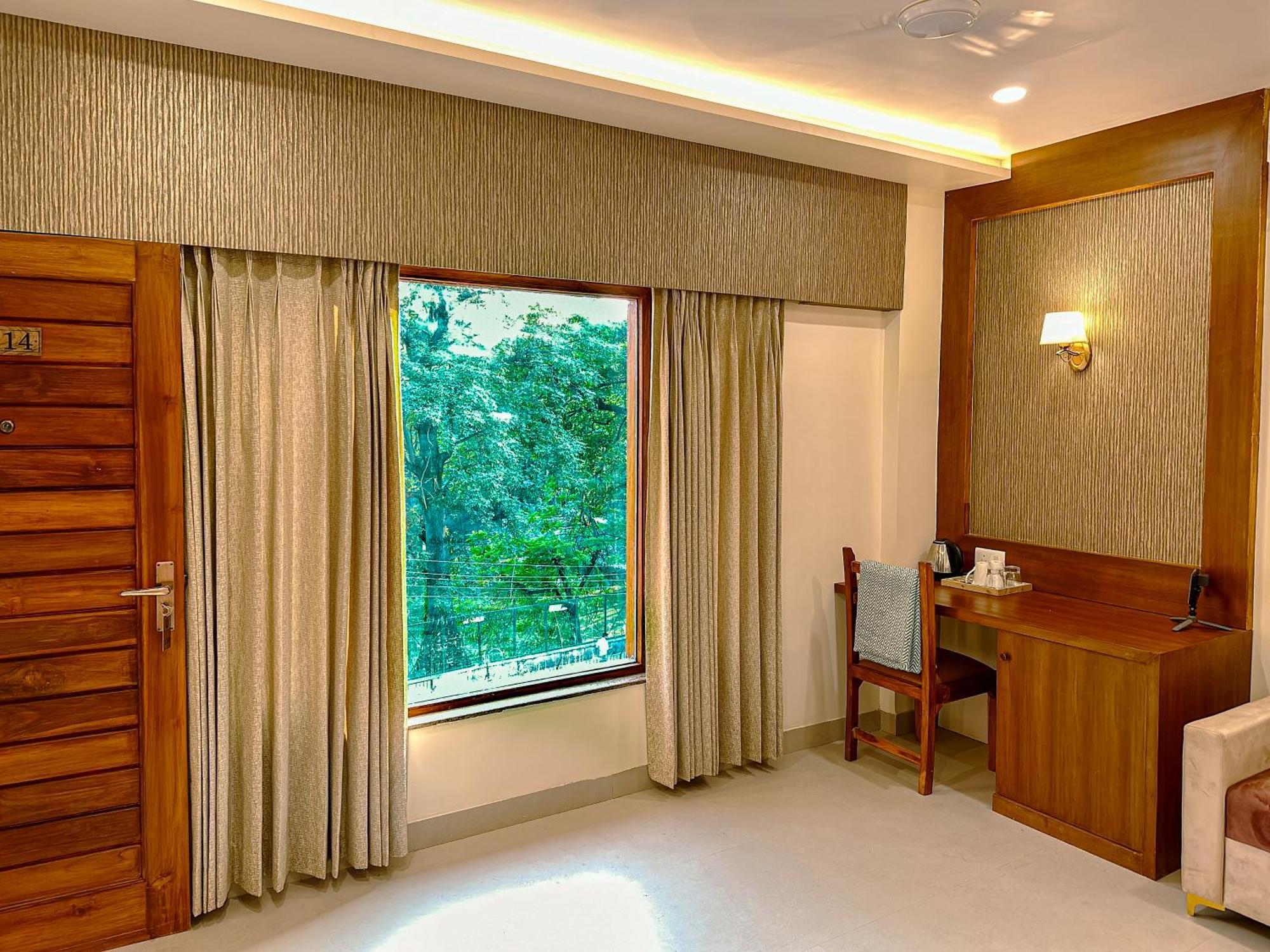Hotel Ananda Kashi Варанаси Екстериор снимка