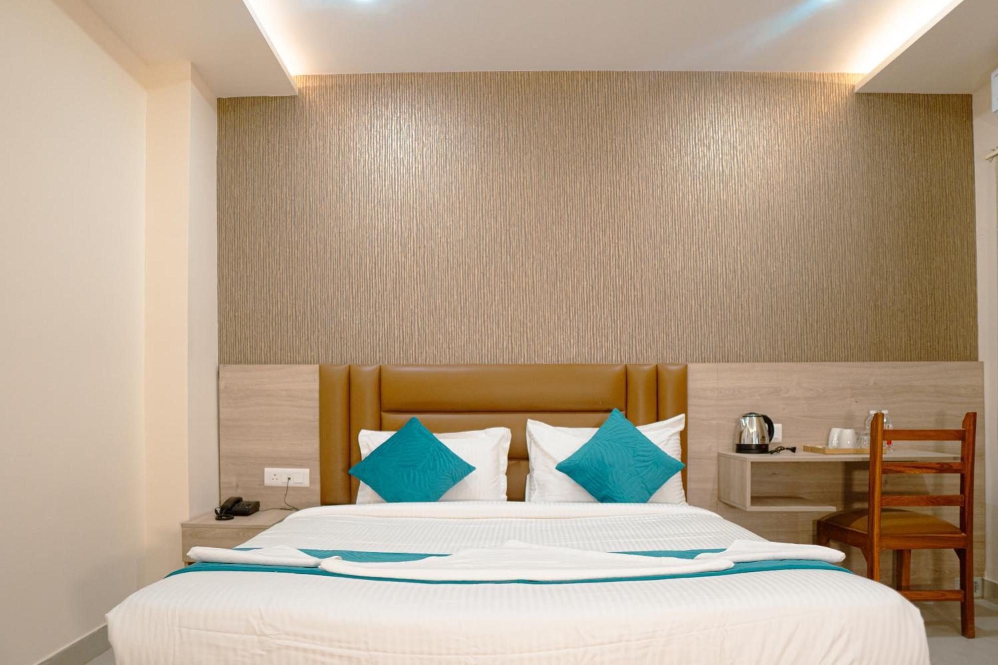 Hotel Ananda Kashi Варанаси Екстериор снимка