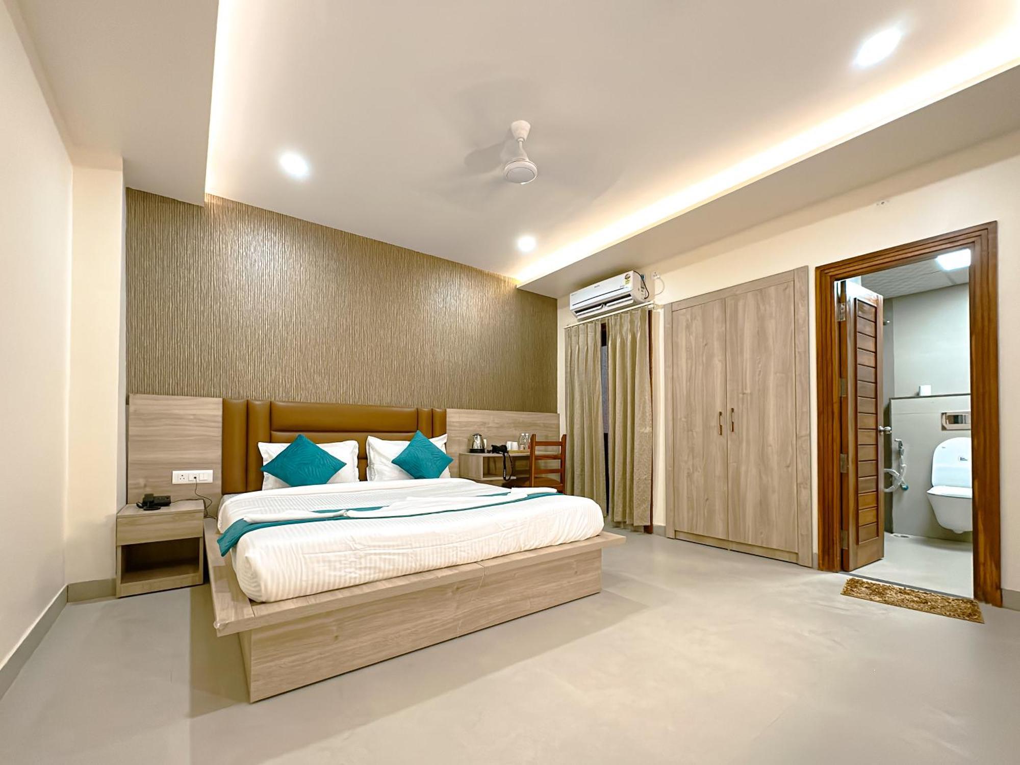 Hotel Ananda Kashi Варанаси Екстериор снимка