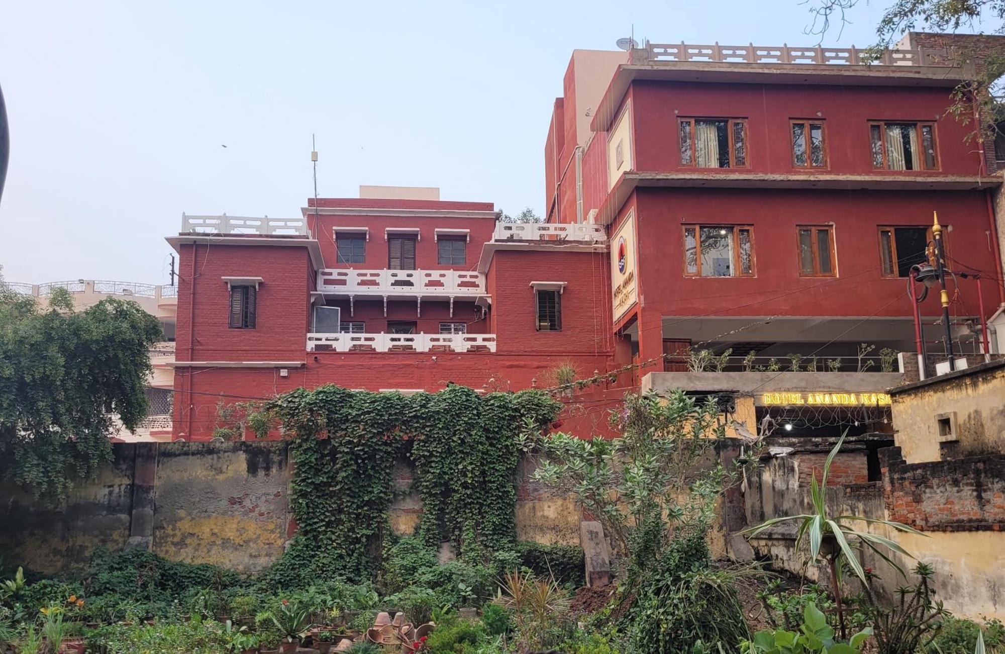 Hotel Ananda Kashi Варанаси Екстериор снимка